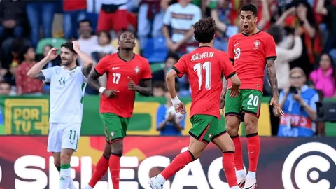 那不勒斯确认：安古伊萨右腿肌肉拉伤，康复治疗启动