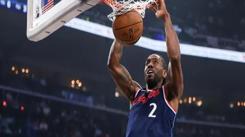 中国亚冬会冰壶混双获铜牌，首金诞生！